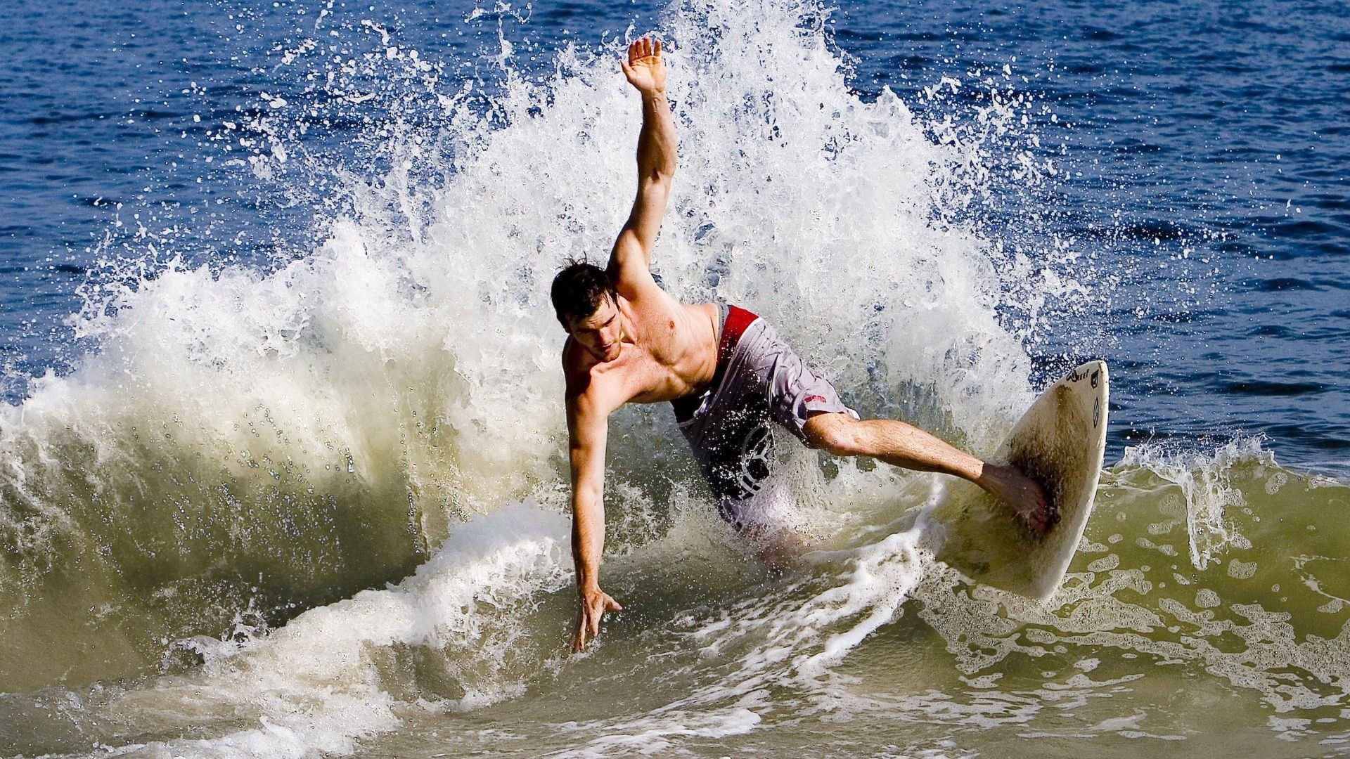 开云官方app入口-当紫金军团遭遇闽江风暴，莫兰特在平行裂缝中的48分钟救赎