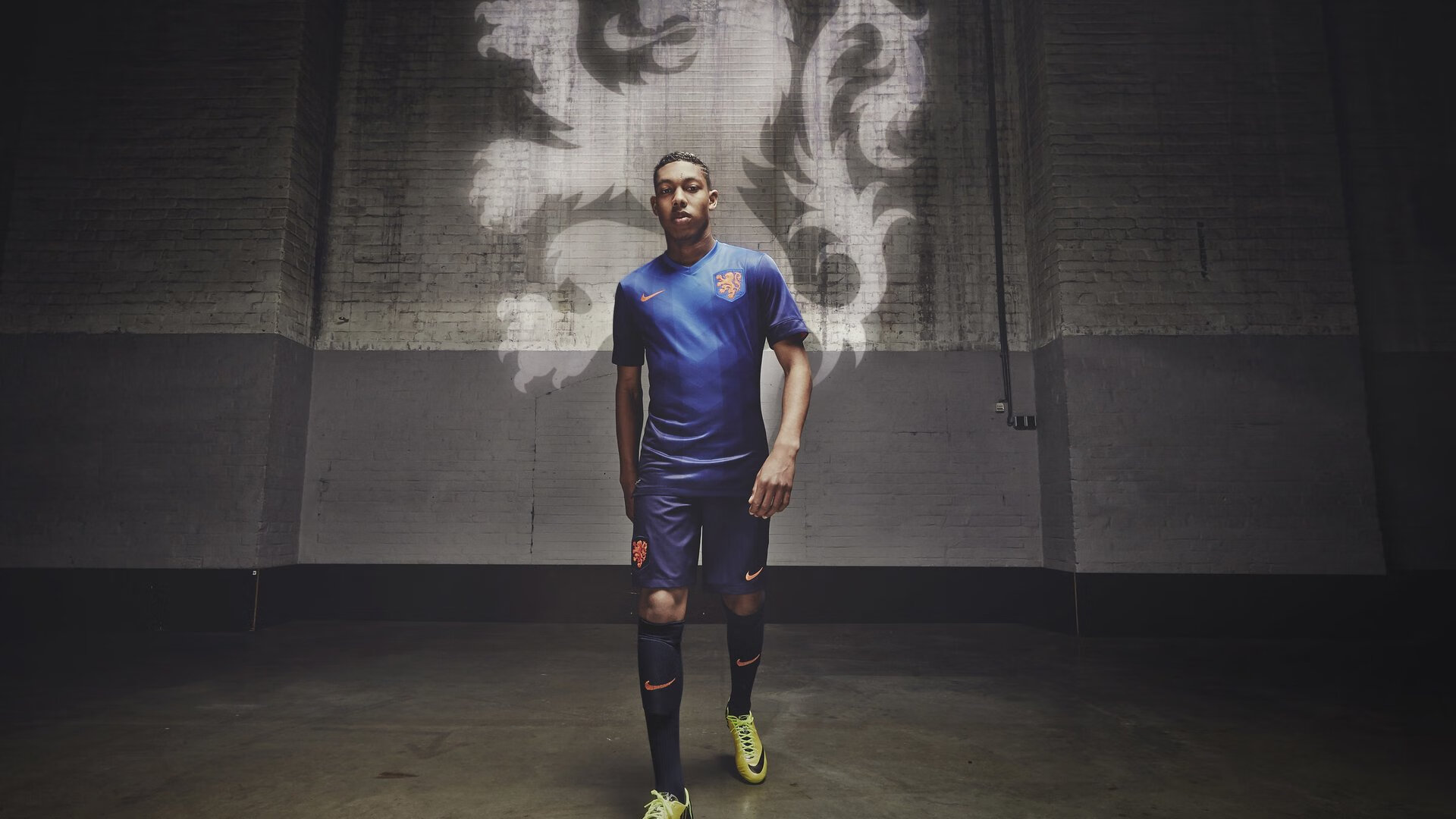 开云世界杯2026-丹麦童话再现伯纳乌，当草根铁骨碾过银河战舰，南美巫师点亮北欧寒夜